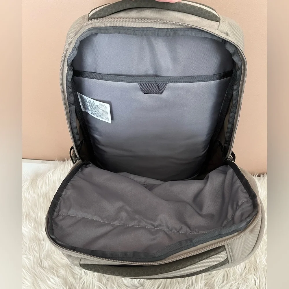 {The North Face} Jester Backpack in Cavern Grey/New Taupe - NWT